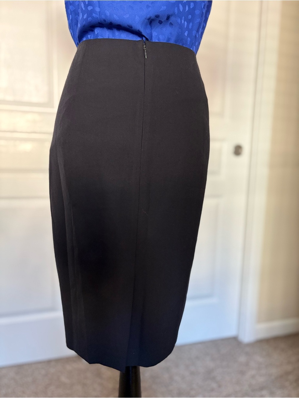Ann Taylor Black Knee Length Pencil Skirt - Office, Classic, Closet Staple - Picture 9 of 12